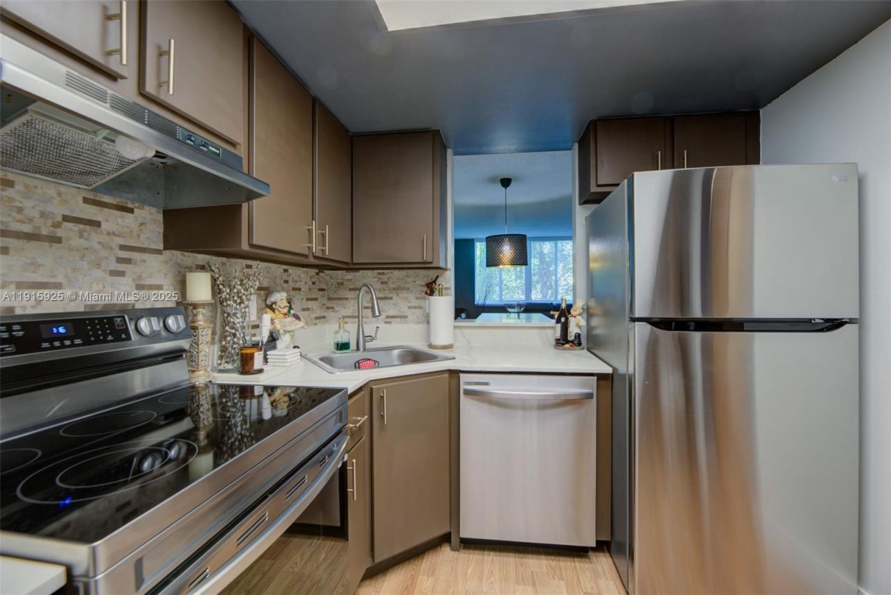 3149 Riverside Dr, Unit B-202, Coral Springs, FL 33065 Photo