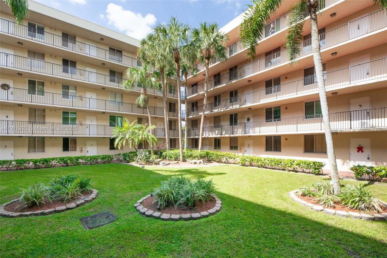 3149 Riverside Dr, Unit B-202, Coral Springs, FL 33065 Photo