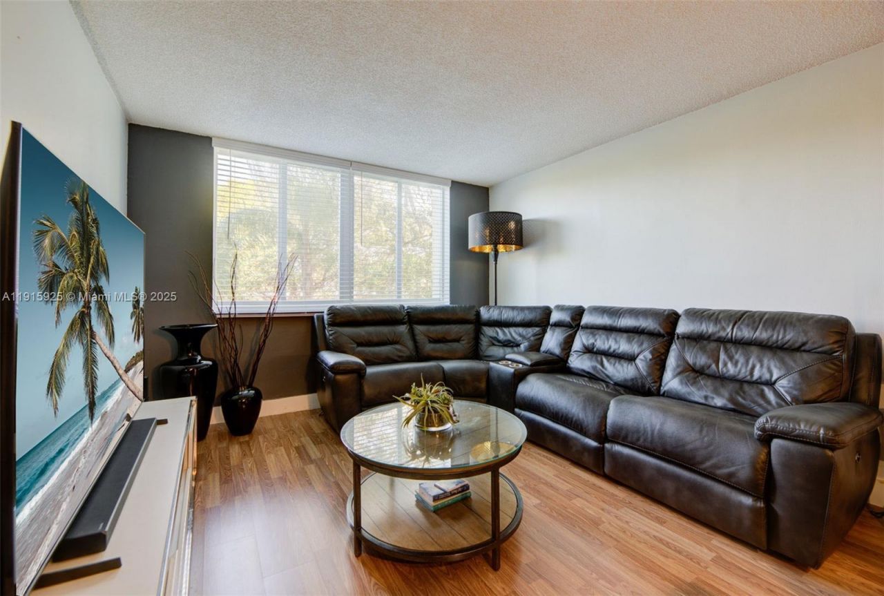 3149 Riverside Dr, Unit B-202, Coral Springs, FL 33065 Photo