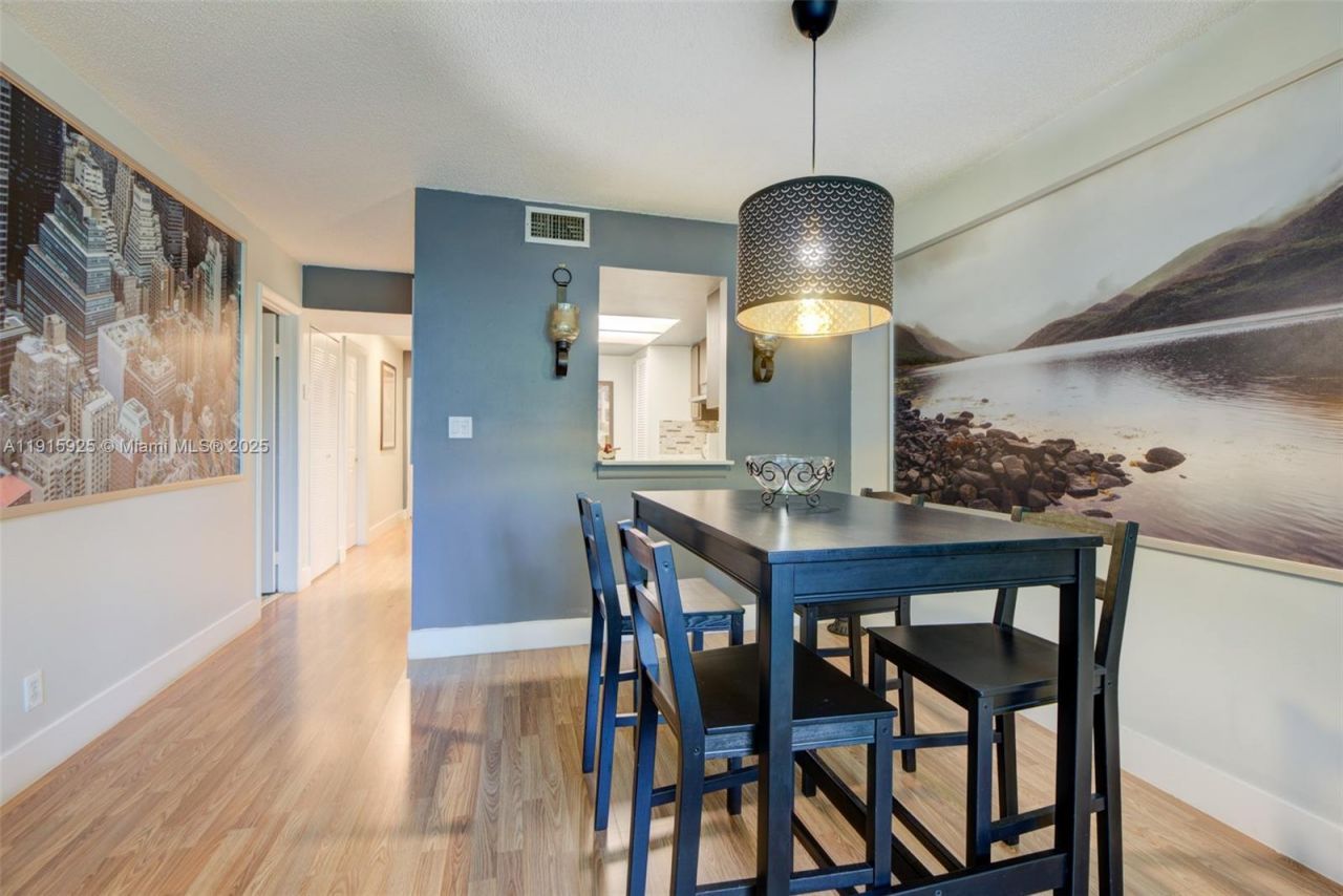 3149 Riverside Dr, Unit B-202, Coral Springs, FL 33065 Photo