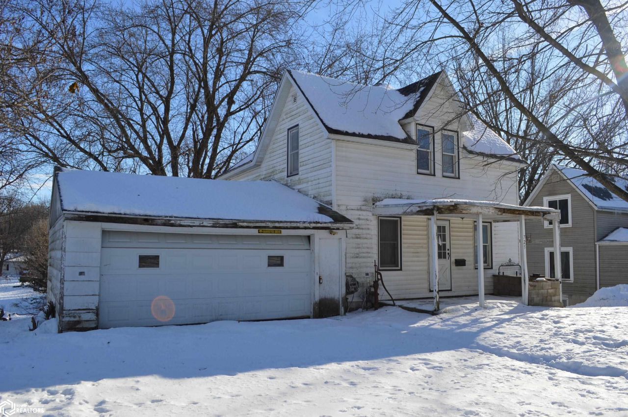 725 N 10th Street, Forest City, IA 50436 Main Photo