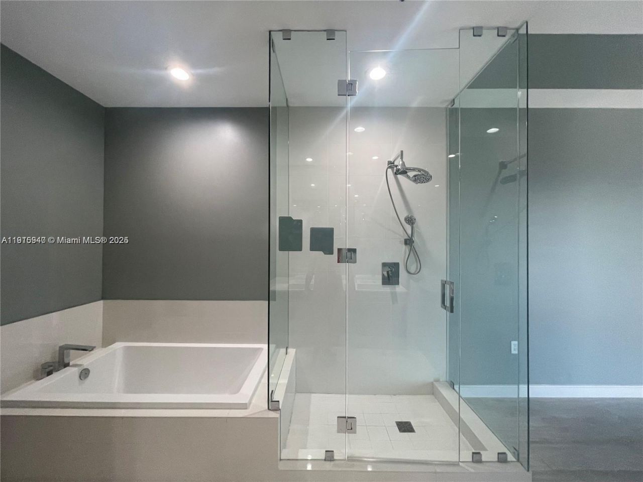 55 SW 9th St, Unit 4304, Miami, FL 33130 Photo