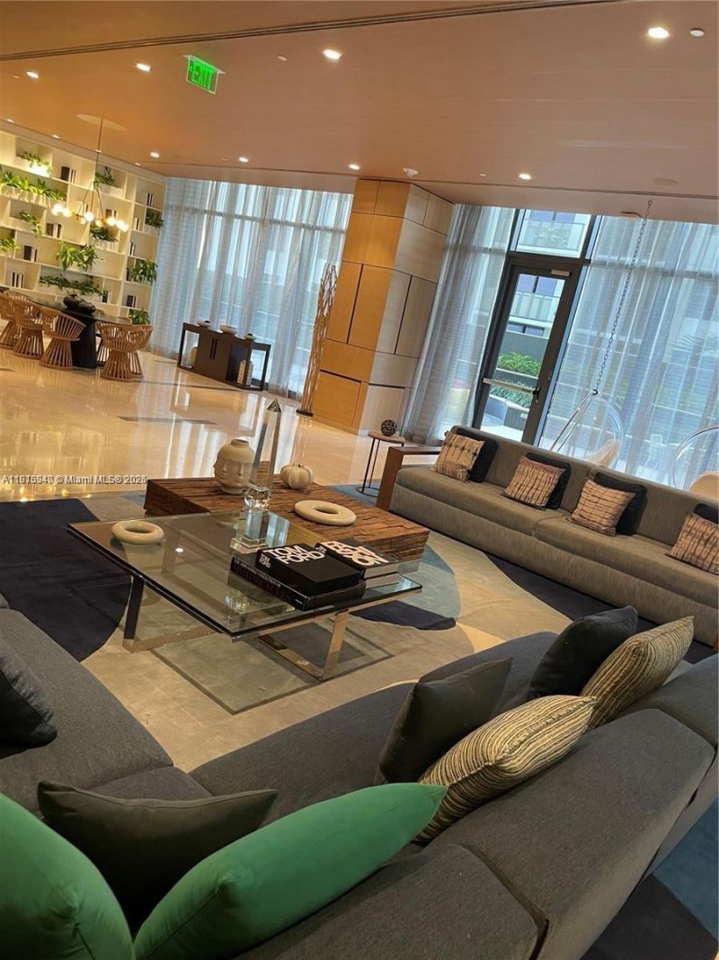 55 SW 9th St, Unit 4304, Miami, FL 33130 Photo