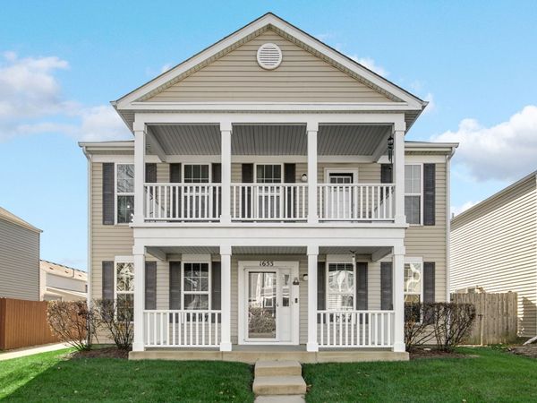 1653 Victoria Park Circle, Aurora, IL 60504