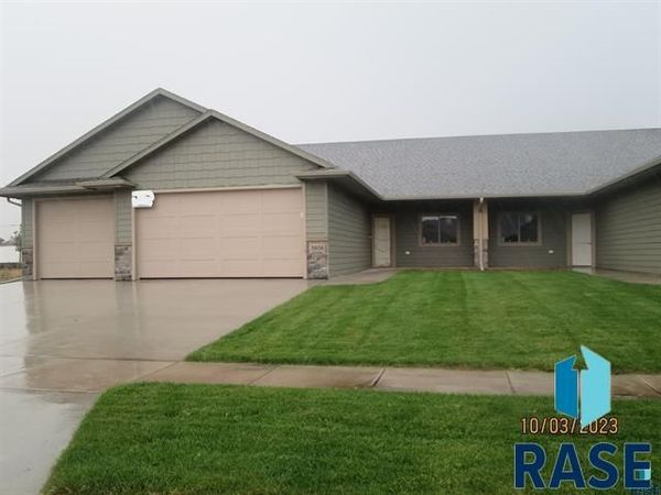 3806 E Vendavel St, Sioux Falls, SD 57108