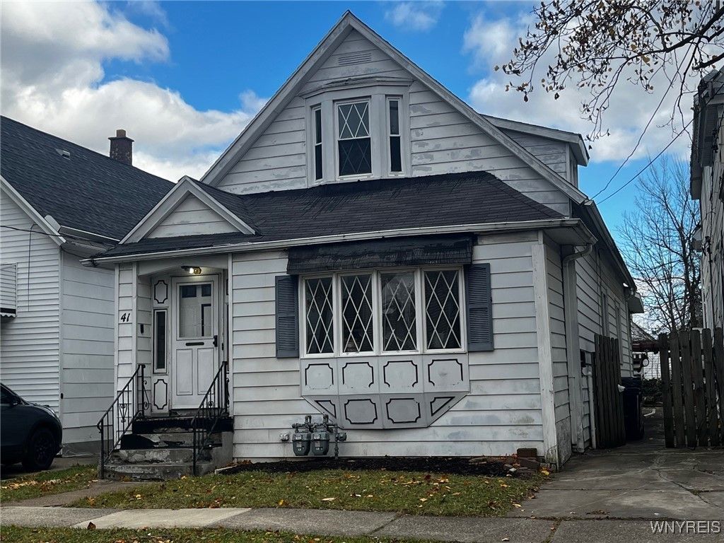 41 Briscoe Avenue, Buffalo, NY 14211 Main Photo