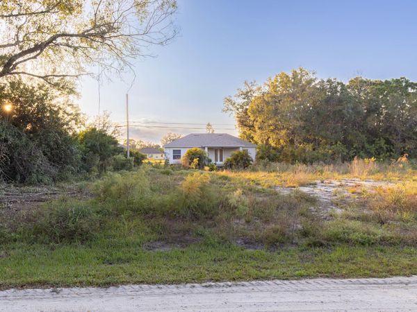 8977 100th Avenue, Vero Beach, FL 32967