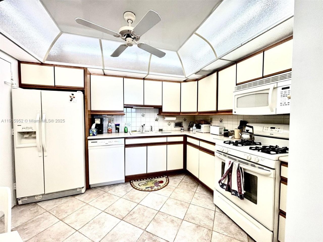 2030 S Ocean Dr, Unit 521, Hallandale Beach, FL 33009 Photo