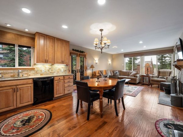 11711 Snowpeak Way, Truckee, CA 96161