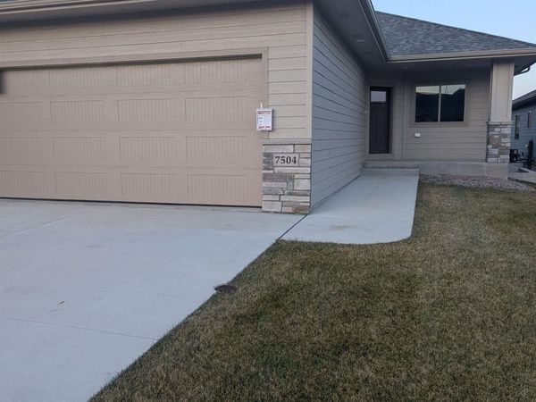 7504 W Flowerfields Pl, Sioux Falls, SD 57106