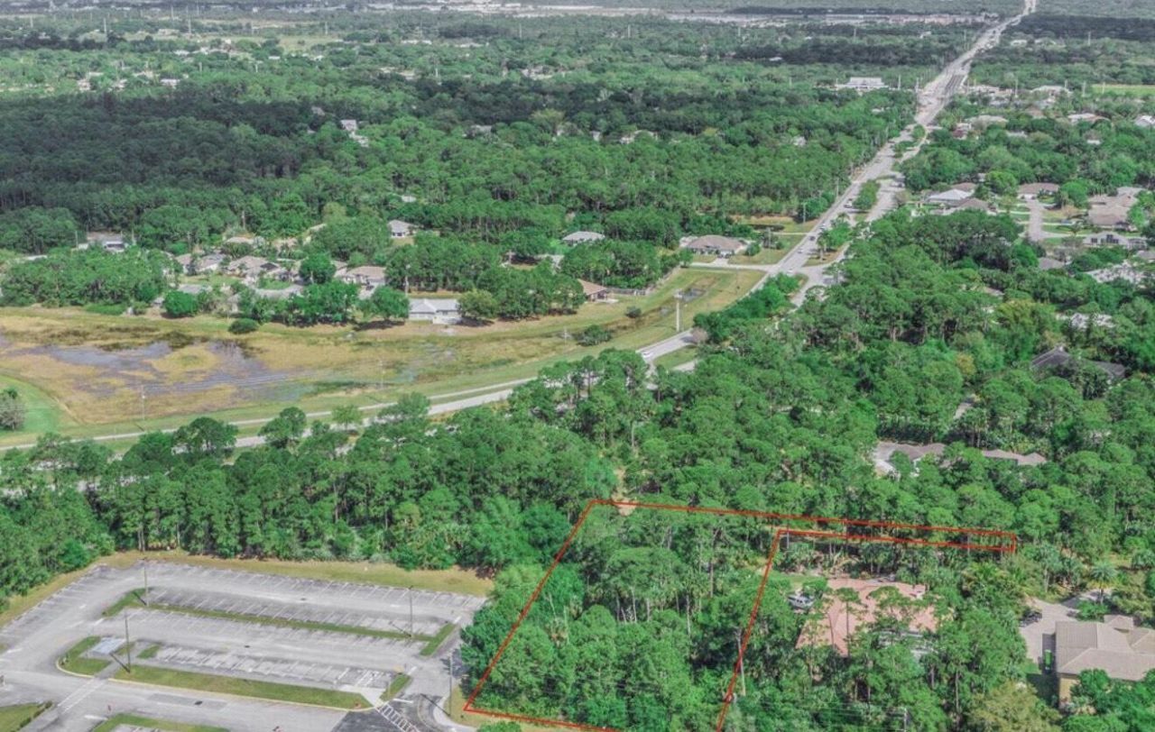 104 NE Charleston Oaks Drive, Port Saint Lucie, FL 34983 Photo