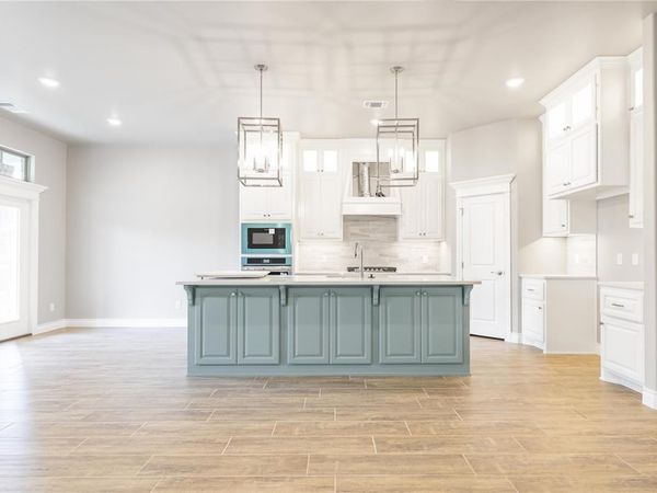 10305 SW 56th Street, Mustang, OK 73064