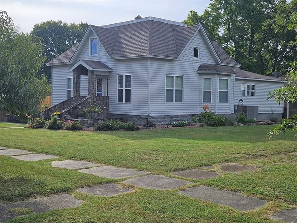 202 S 7th Street, Okemah, OK 74859