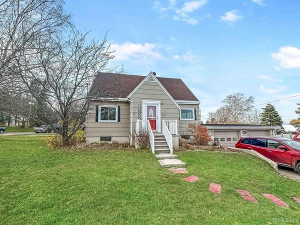 331 E Varnum Street, Munising, MI 49862