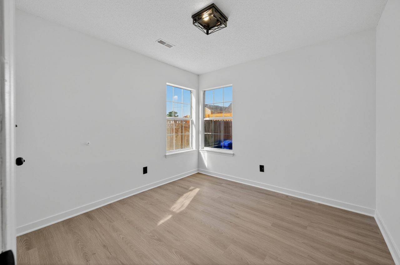 5109 Westview St Street Photo 10