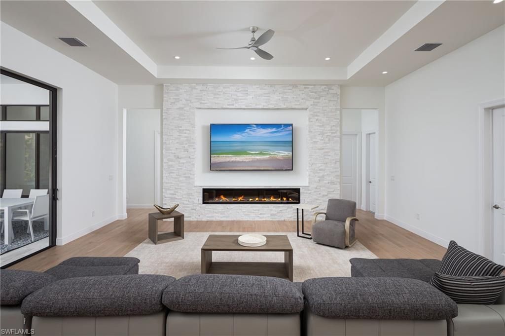 6590 Trail Blvd, Naples, FL 34108 Photo