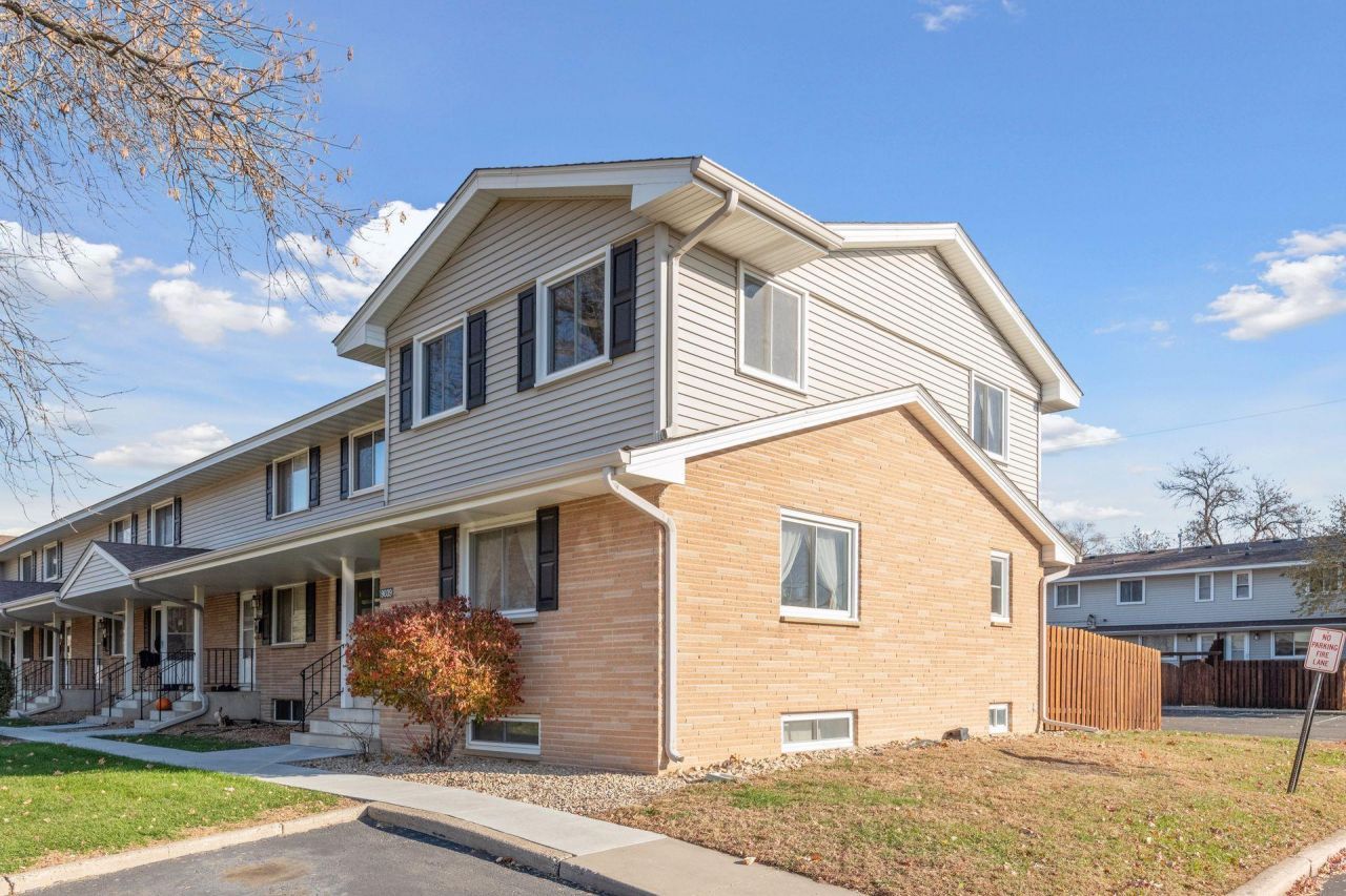 9039 18th Avenue S, Bloomington, MN 55425 Main Photo