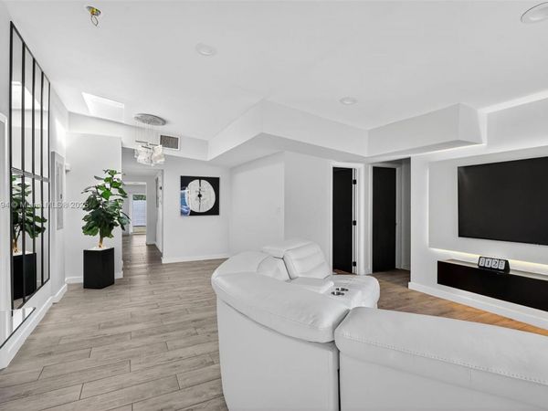 14055 NW 5th Pl, North Miami, FL 33168