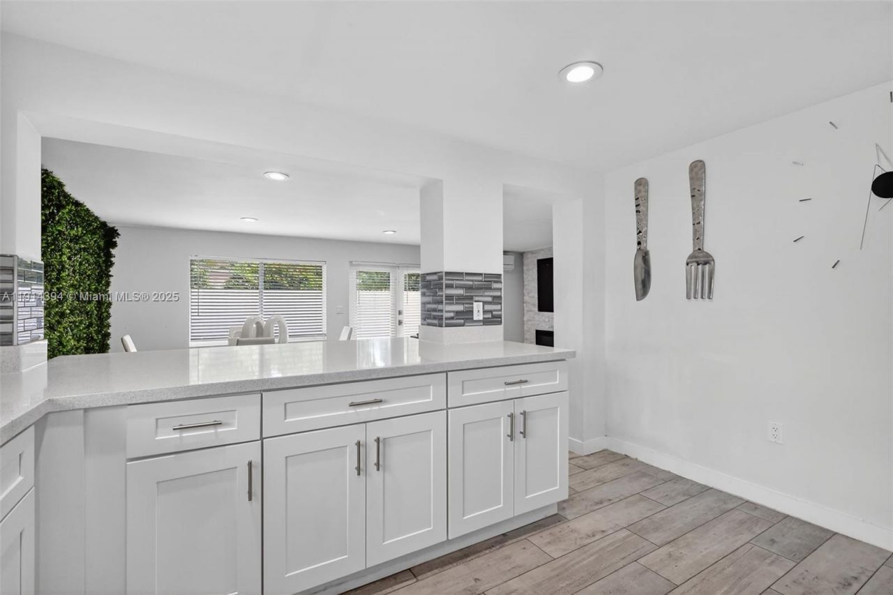 14055 NW 5th Pl, North Miami, FL 33168 Photo