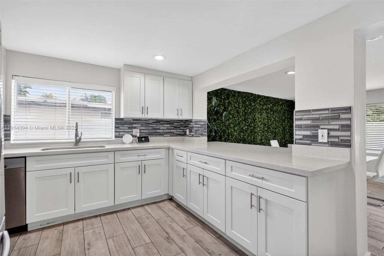 14055 NW 5th Pl, North Miami, FL 33168 Photo