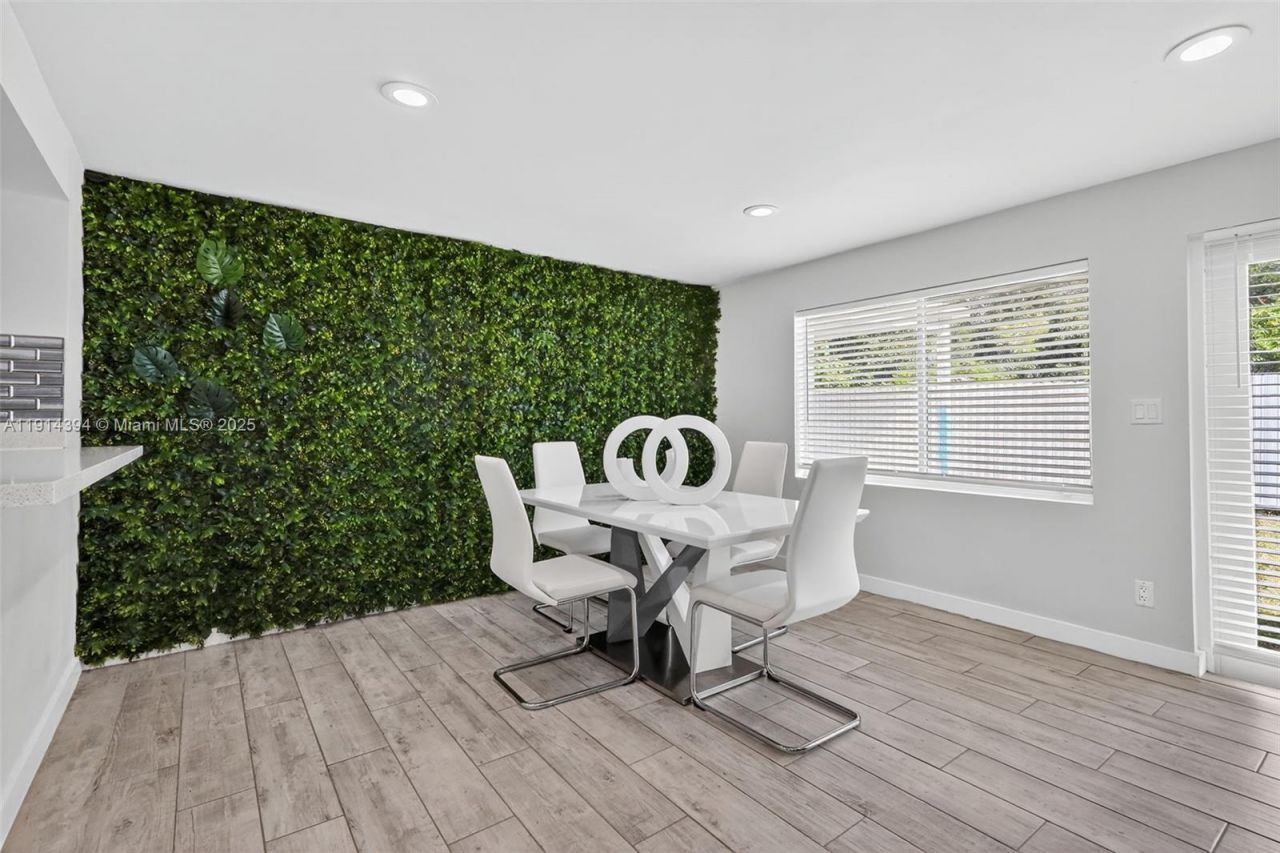 14055 NW 5th Pl, North Miami, FL 33168 Photo