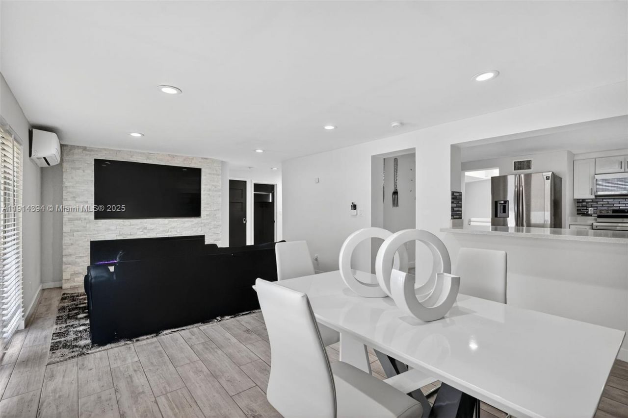 14055 NW 5th Pl, North Miami, FL 33168 Photo