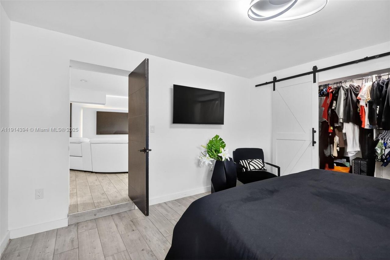 14055 NW 5th Pl, North Miami, FL 33168 Photo