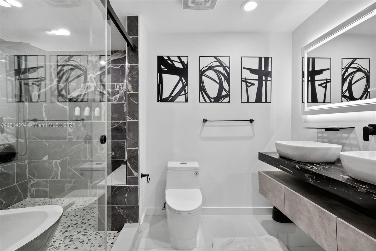 14055 NW 5th Pl, North Miami, FL 33168 Photo