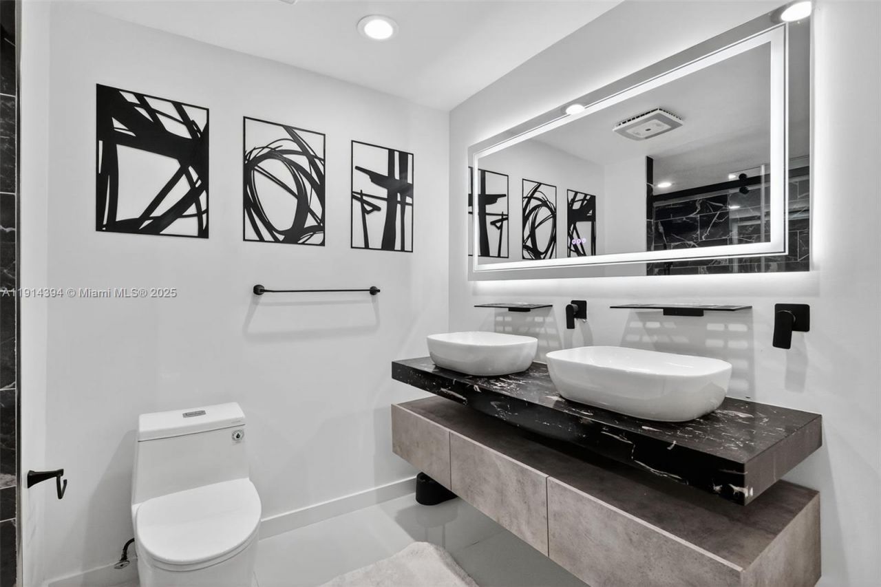 14055 NW 5th Pl, North Miami, FL 33168 Photo