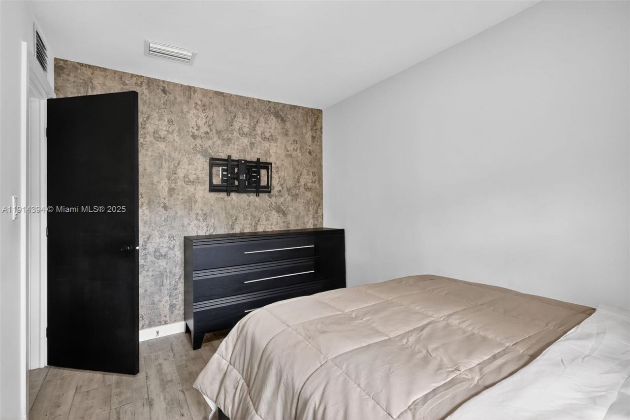 14055 NW 5th Pl, North Miami, FL 33168 Photo