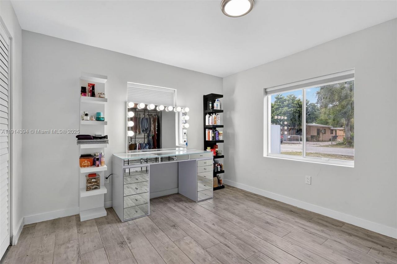 14055 NW 5th Pl, North Miami, FL 33168 Photo