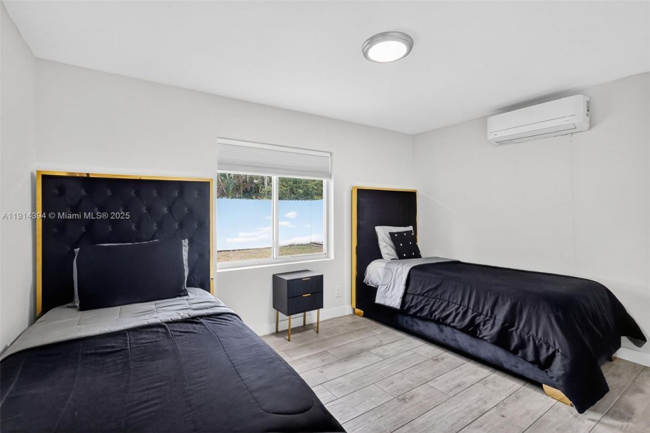 14055 NW 5th Pl, North Miami, FL 33168 Photo