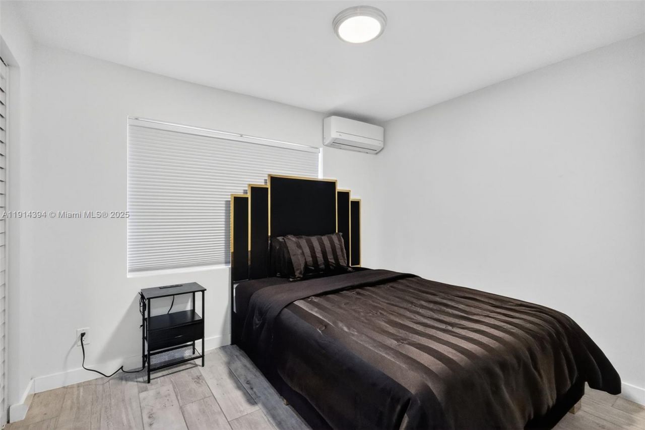 14055 NW 5th Pl, North Miami, FL 33168 Photo