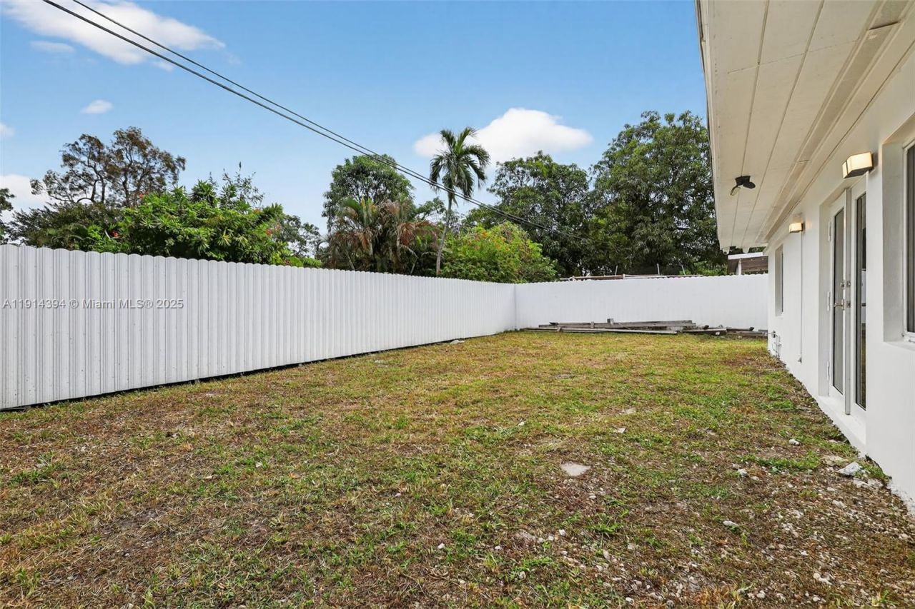 14055 NW 5th Pl, North Miami, FL 33168 Photo