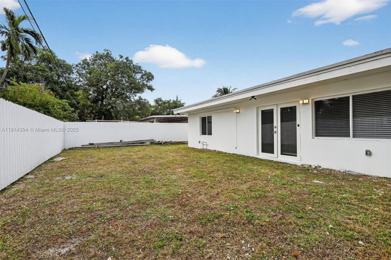 14055 NW 5th Pl, North Miami, FL 33168 Photo