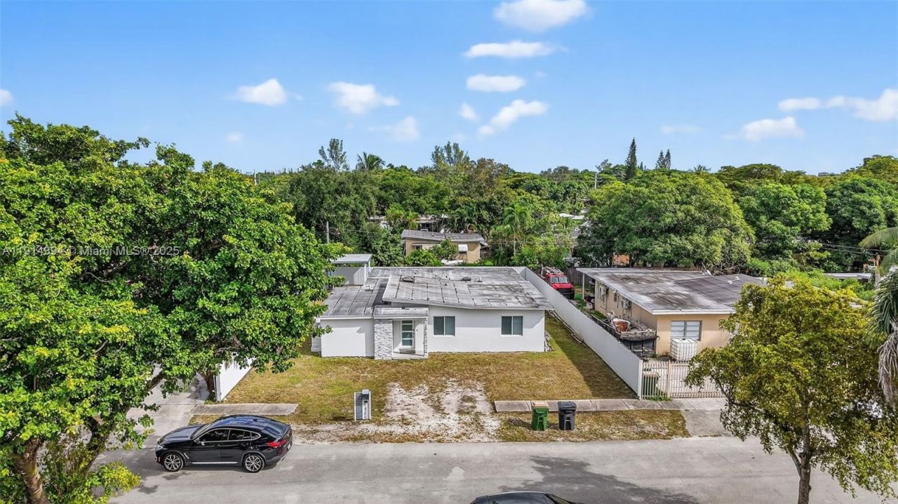 14055 NW 5th Pl, North Miami, FL 33168 Photo