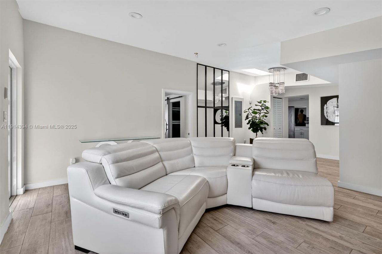 14055 NW 5th Pl, North Miami, FL 33168 Photo