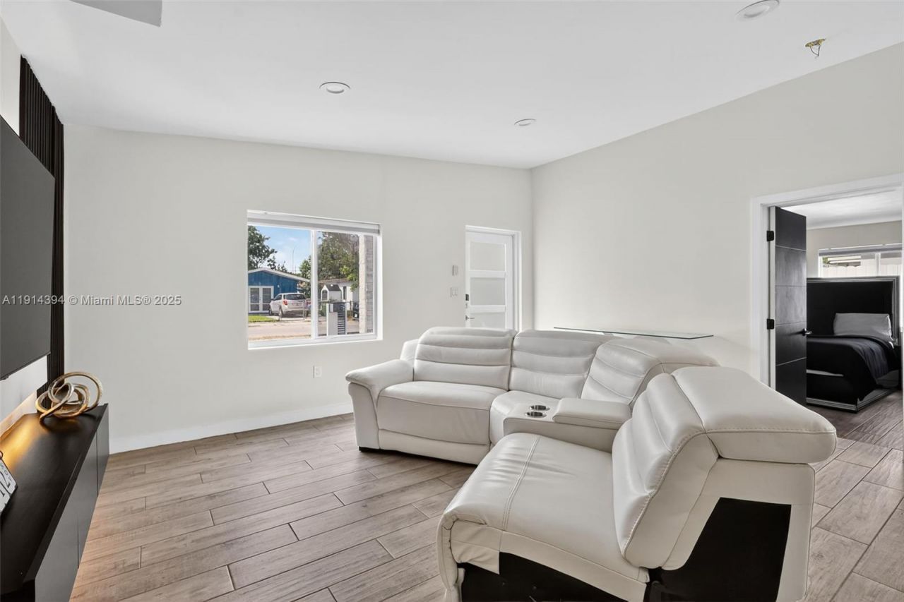 14055 NW 5th Pl, North Miami, FL 33168 Photo