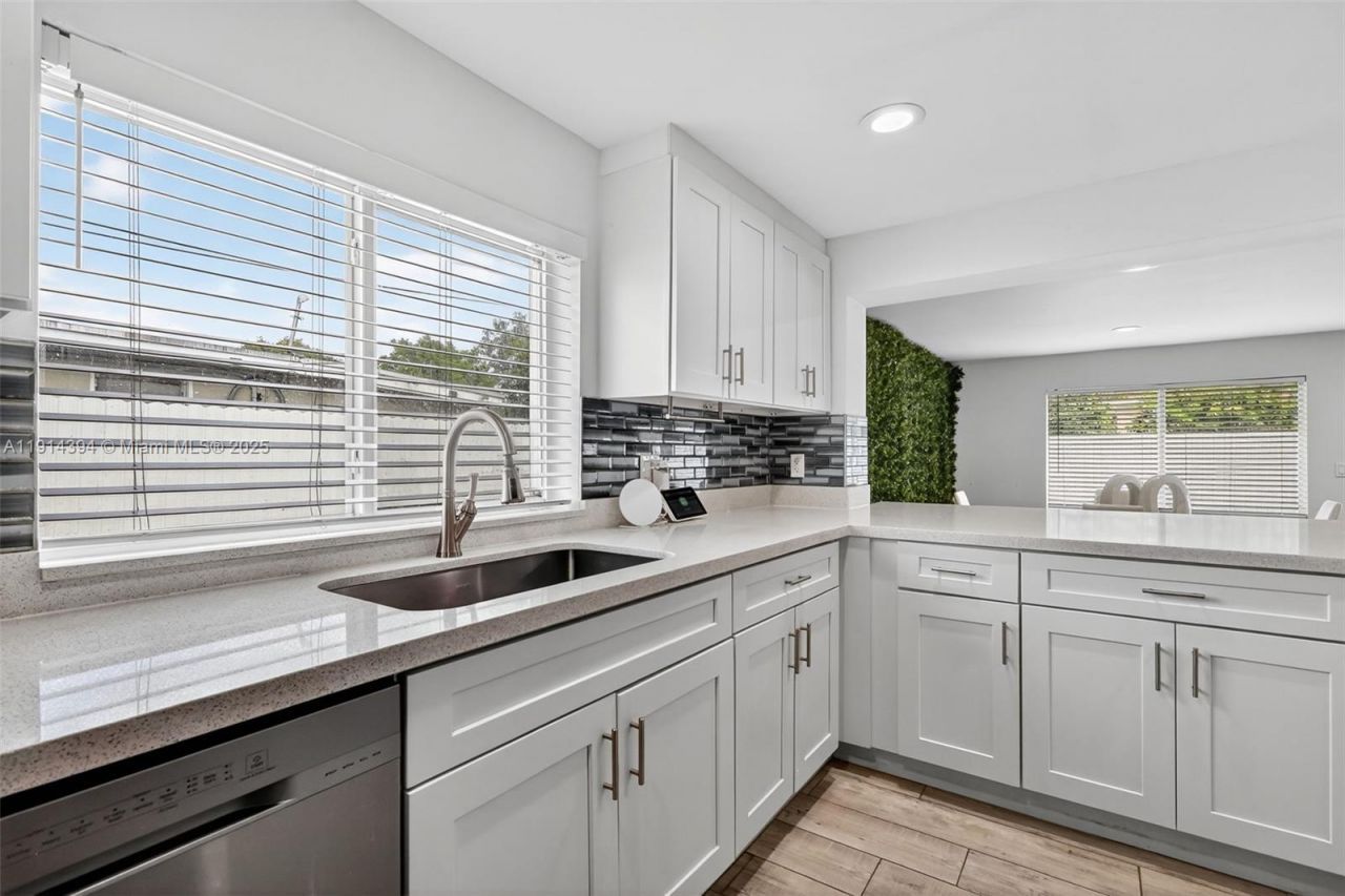 14055 NW 5th Pl, North Miami, FL 33168 Photo