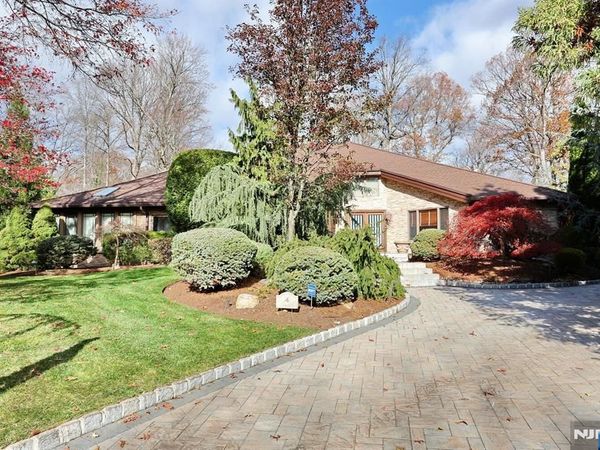 4 Summertree Way, MONTVALE, NJ 07645