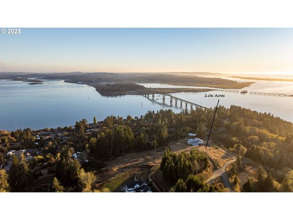 Fiddleback RD, Unit 3717, North Bend, OR 97459