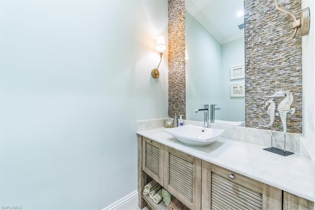 7128 Lemuria Cir, Unit 702, Naples, FL 34109 Photo