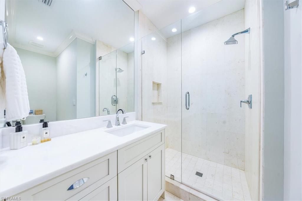 7128 Lemuria Cir, Unit 702, Naples, FL 34109 Photo