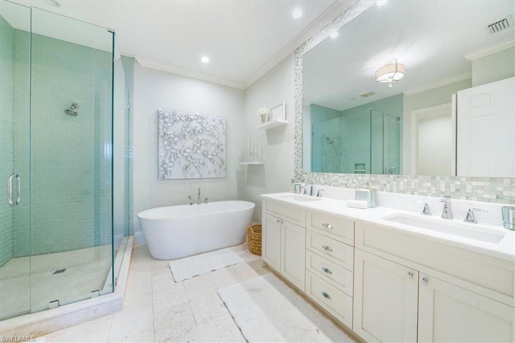 7128 Lemuria Cir, Unit 702, Naples, FL 34109 Photo