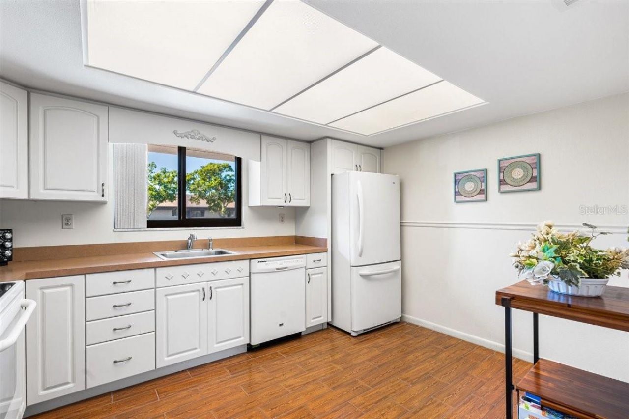 875 S Village Drive N, Unit 204, Saint Petersburg, FL 33716 Photo