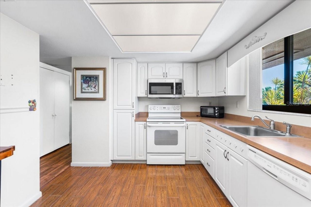 875 S Village Drive N, Unit 204, Saint Petersburg, FL 33716 Photo