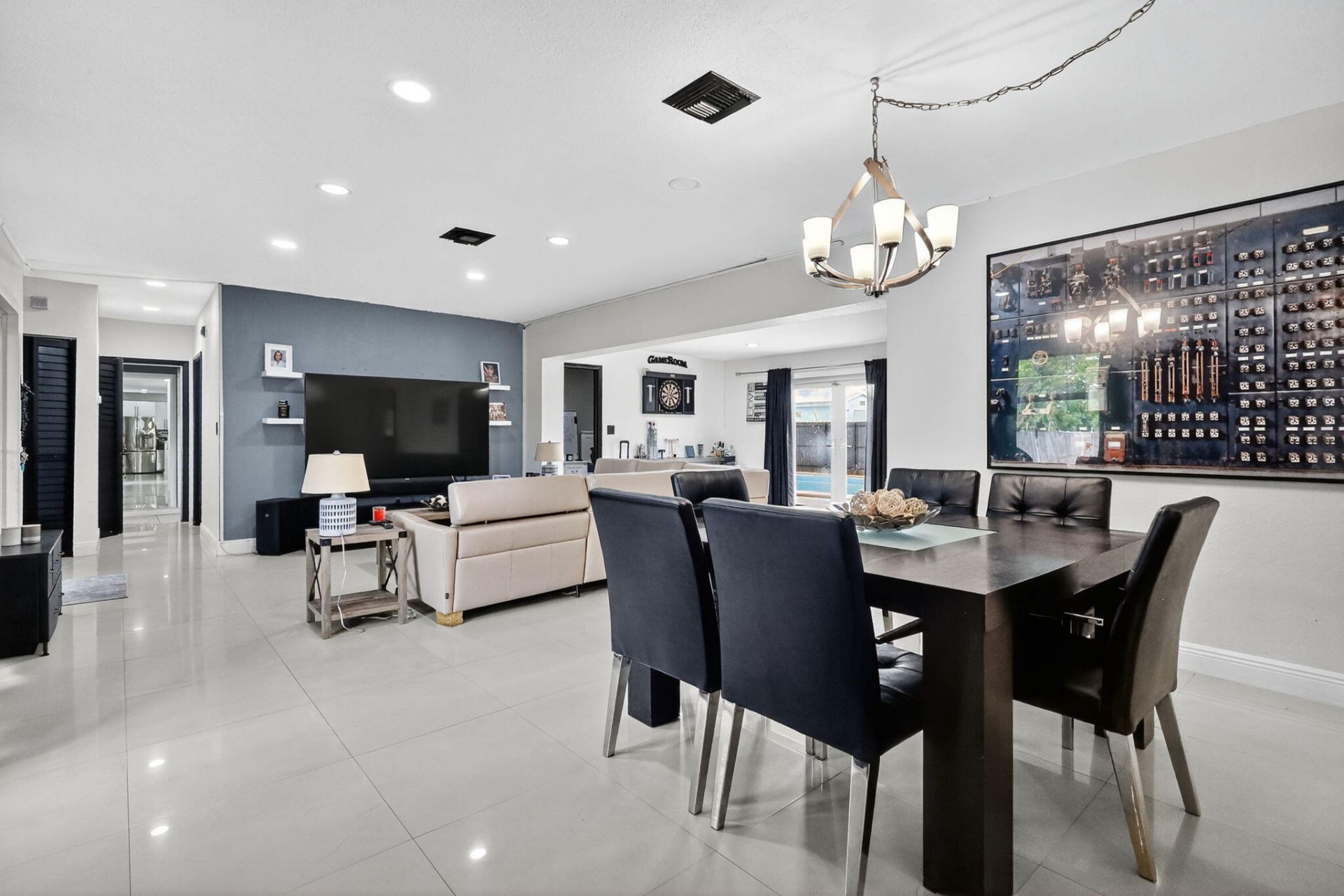 6120 NW 110th Terrace, Hialeah, FL 33012 Photo