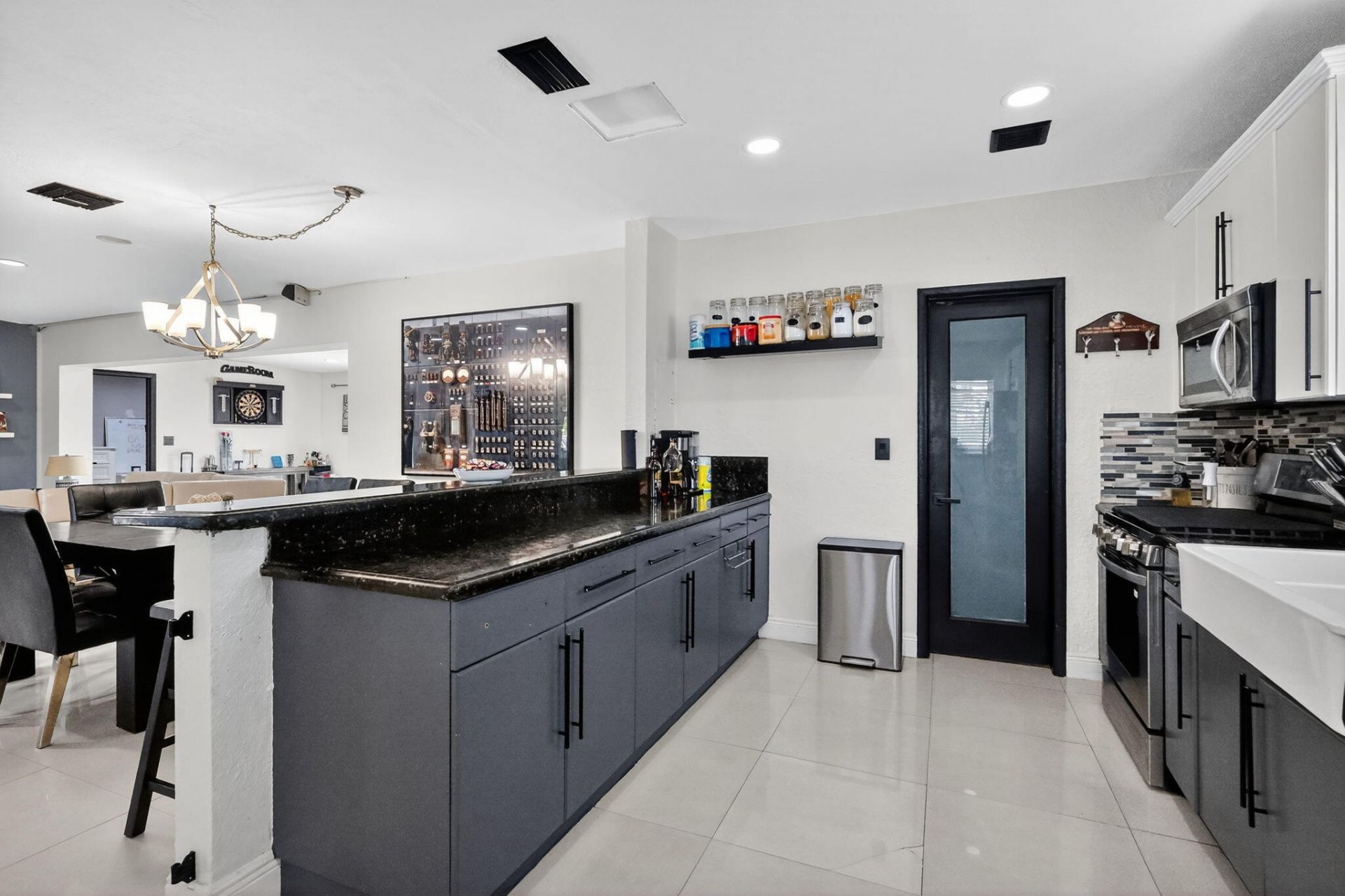 6120 NW 110th Terrace, Hialeah, FL 33012 Photo