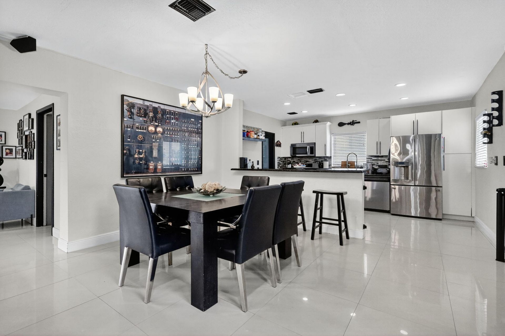 6120 NW 110th Terrace, Hialeah, FL 33012 Photo