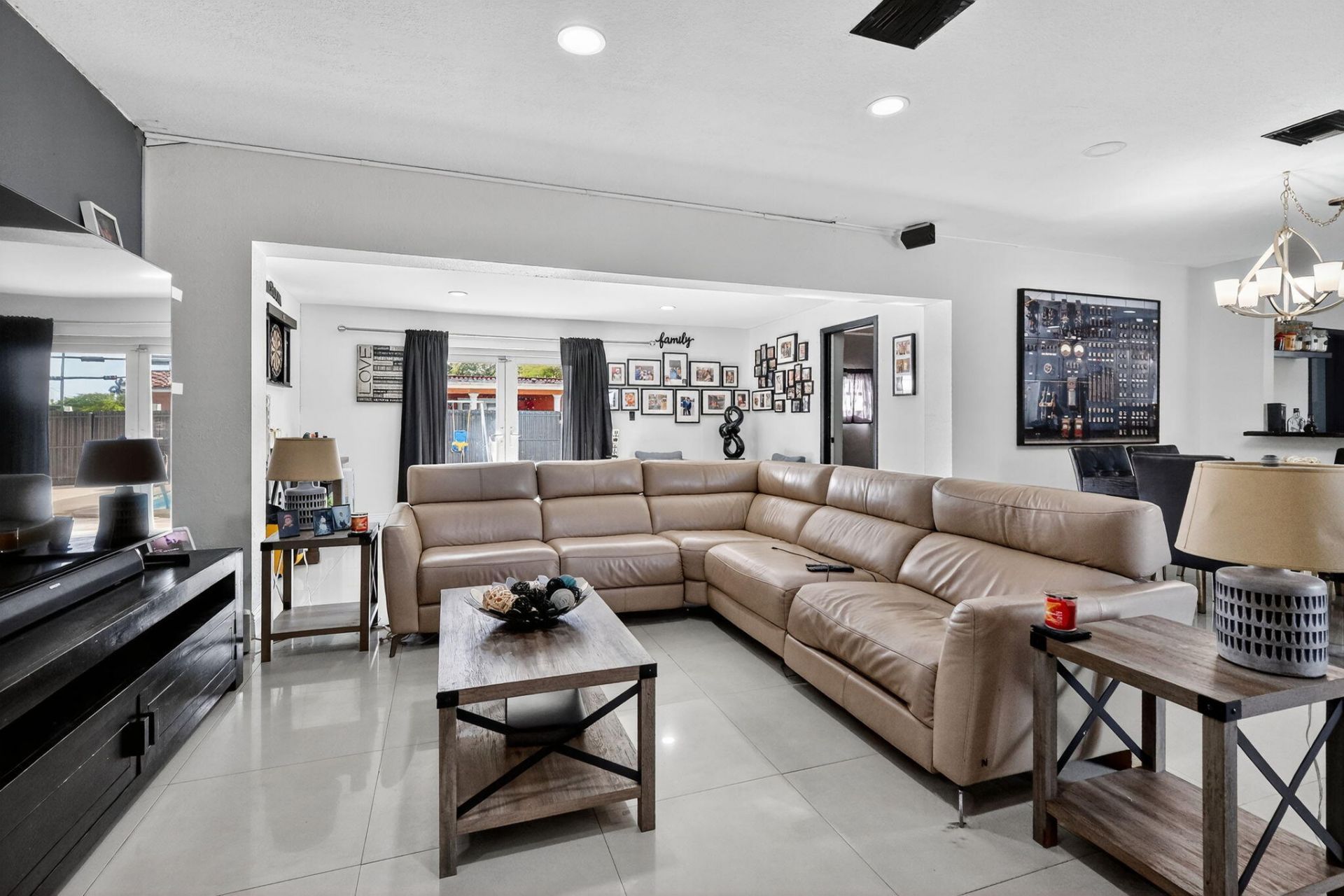 6120 NW 110th Terrace, Hialeah, FL 33012 Photo